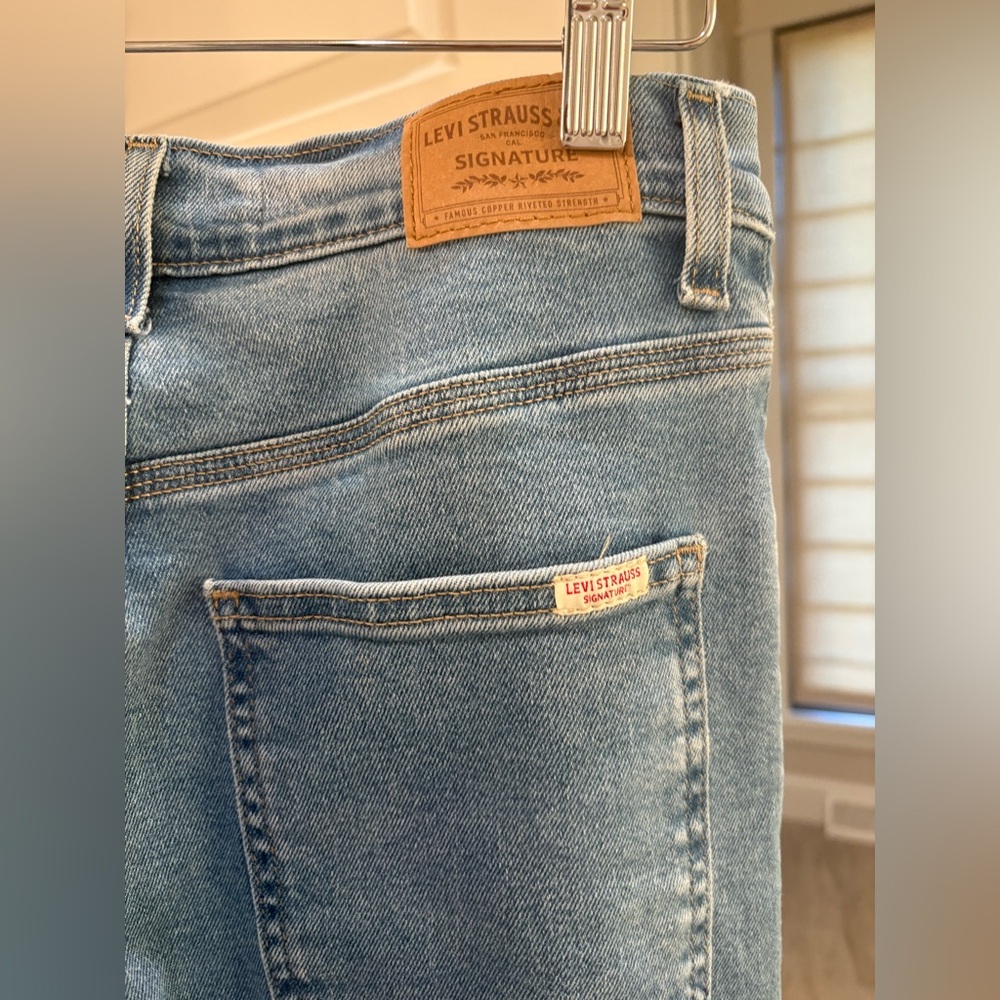 Levi's Signature High-Rise Loose Straight Jeans - Light Blue